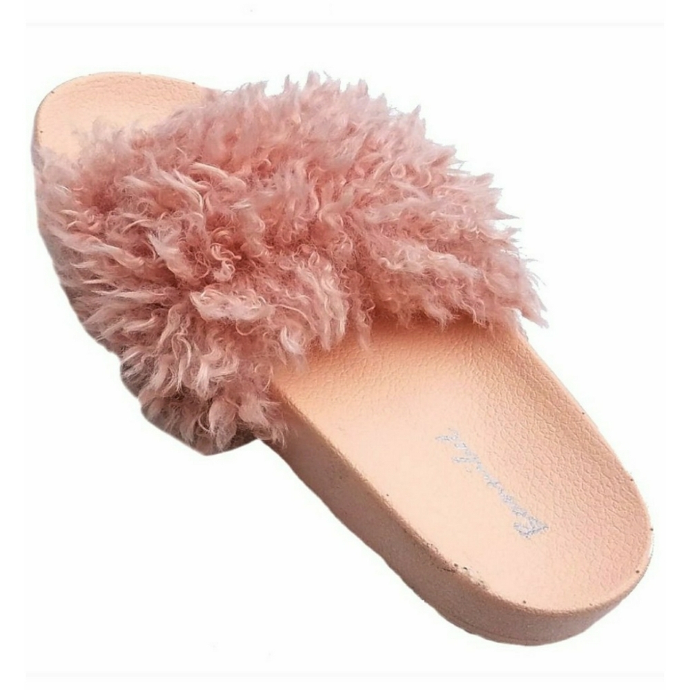 *SOLD**🔥$5🔥Faux Fur Flats-Plush Fashion Slippers--BLUSH - Picture 1 of 2